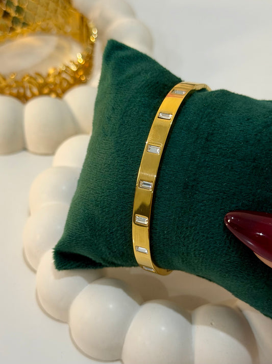 Luxury Golden Metal Bangle with Stones
