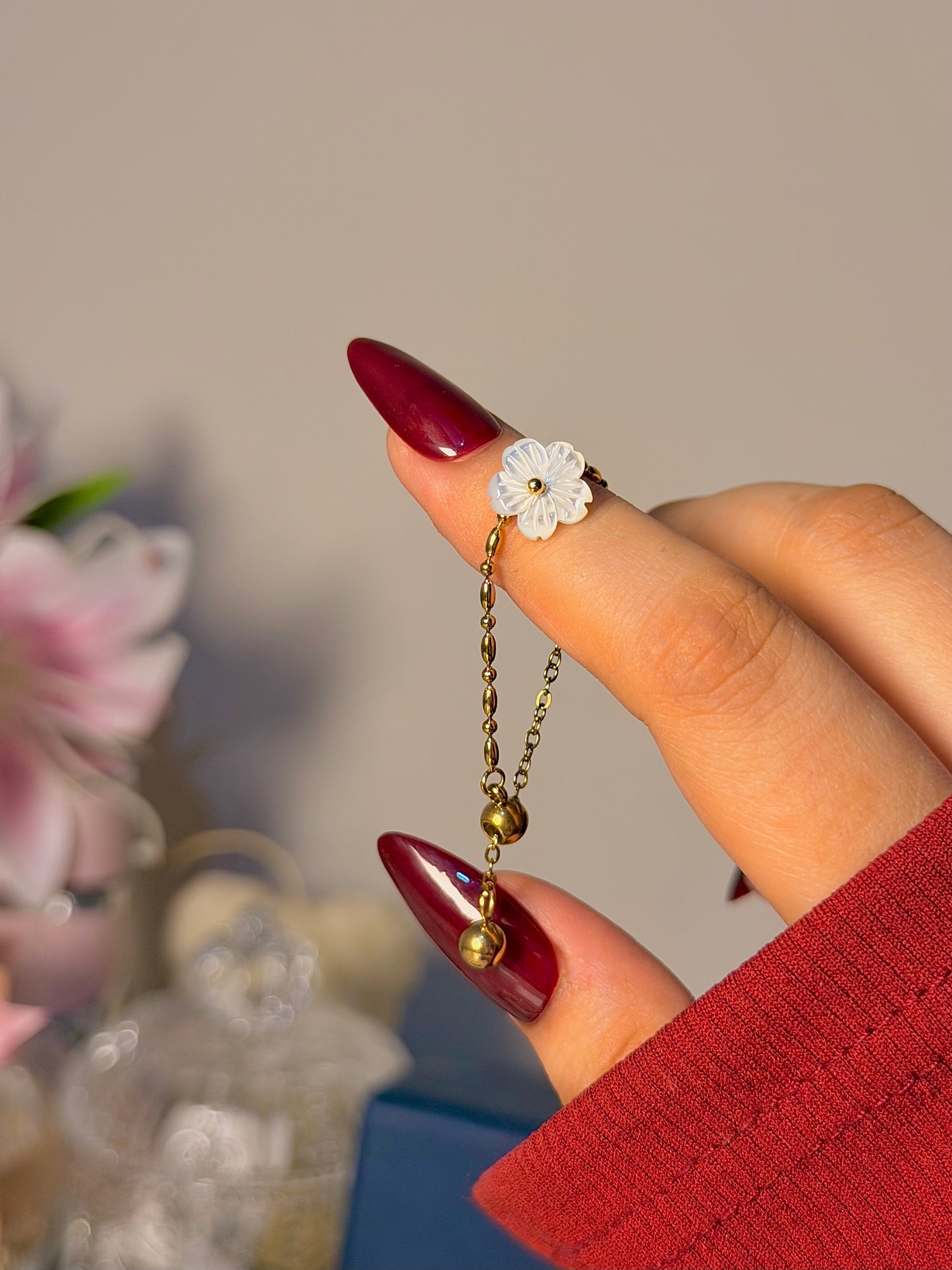 Daisy Chain Ring - Delicate Floral Finger Bracelet
