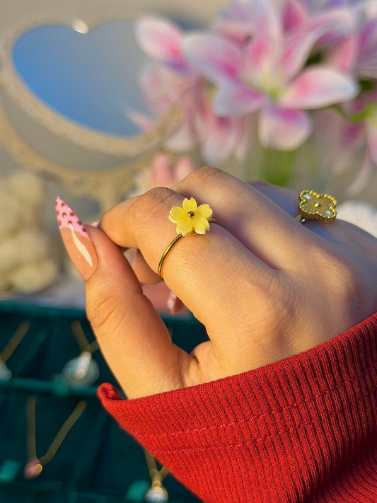 Yellow Flower Ring – Delicate Gold Floral Design