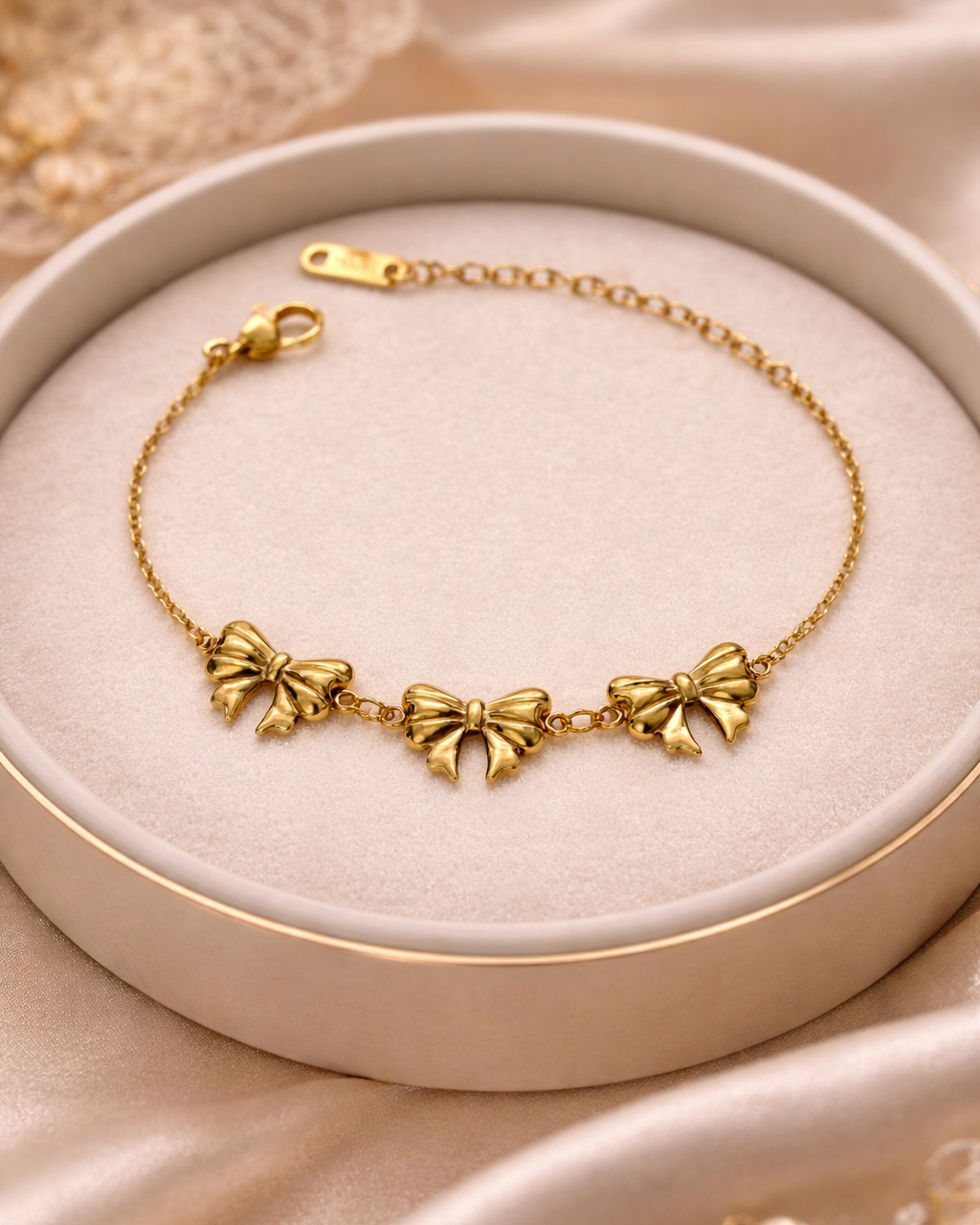 Gold Bow Charm Bracelet – Chic & Elegant