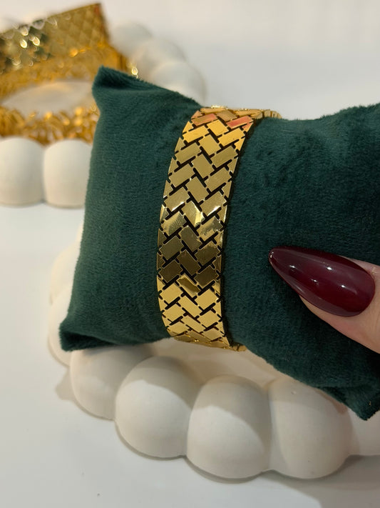 Premium Gold Bracelet – Stylish Woven Design