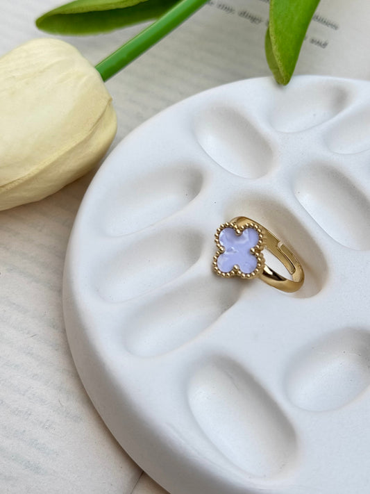 Gold Mother-of-Pearl Clover Ring