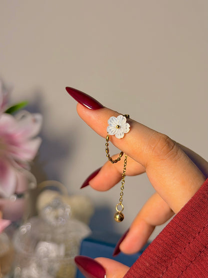 Daisy Chain Ring - Delicate Floral Finger Bracelet