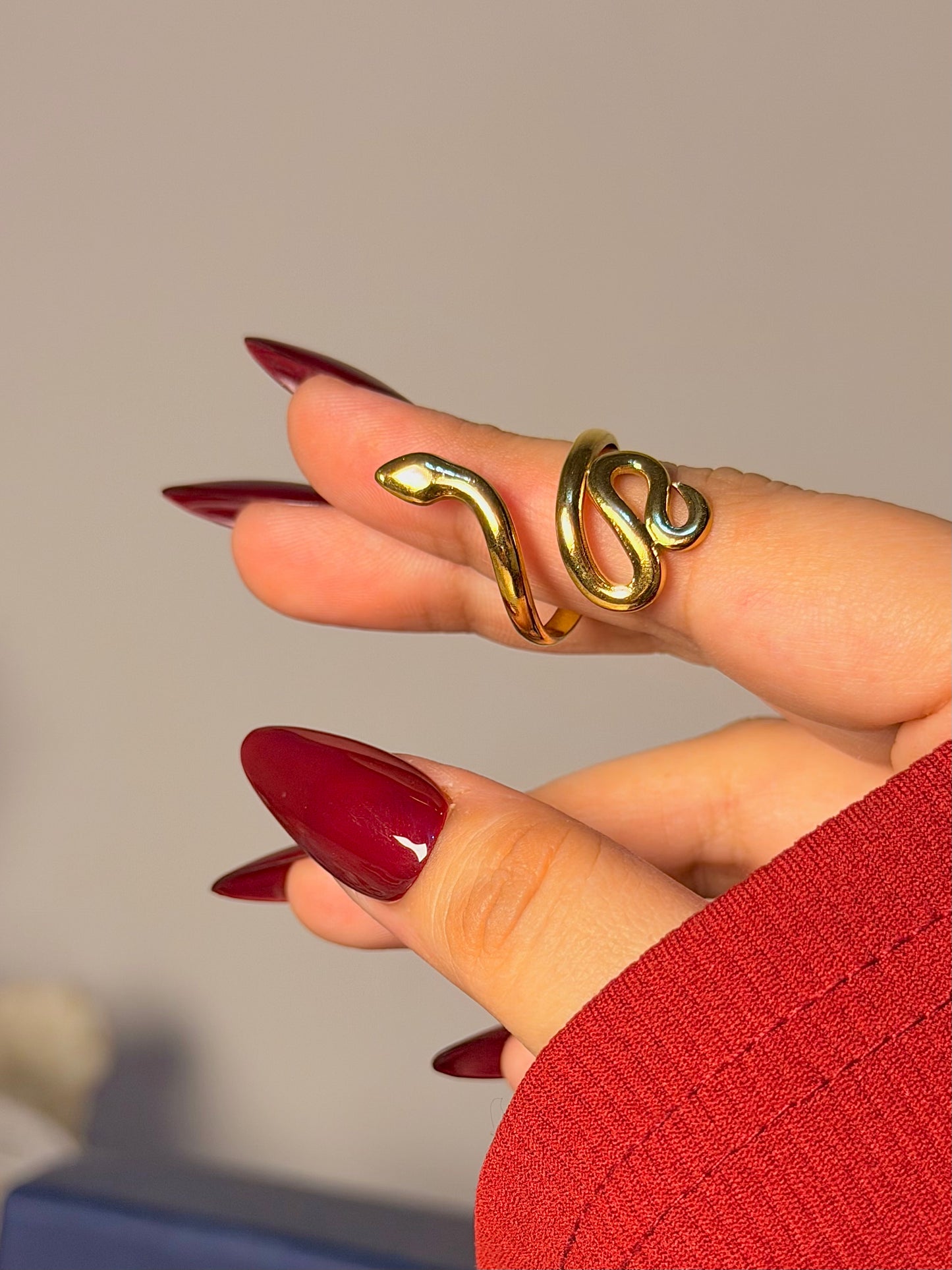 Sleek Snake Ring - Statement Design