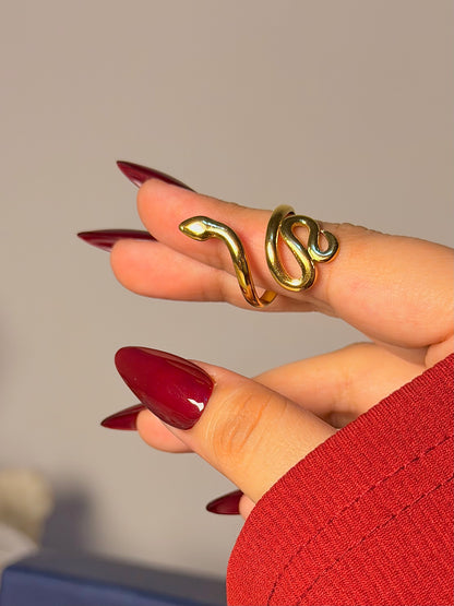 Sleek Snake Ring - Statement Design