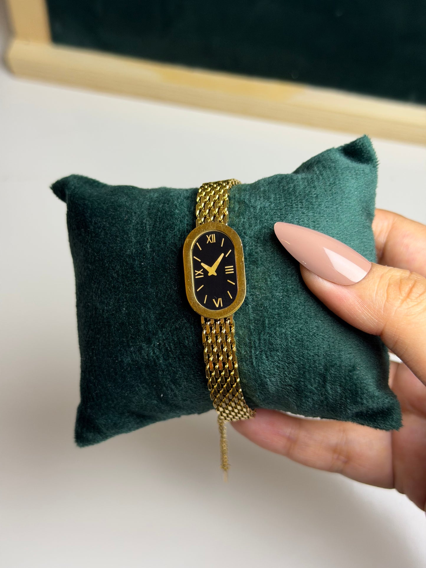 Elegant Gold Mesh Bracelet Watch (Non-Functional)