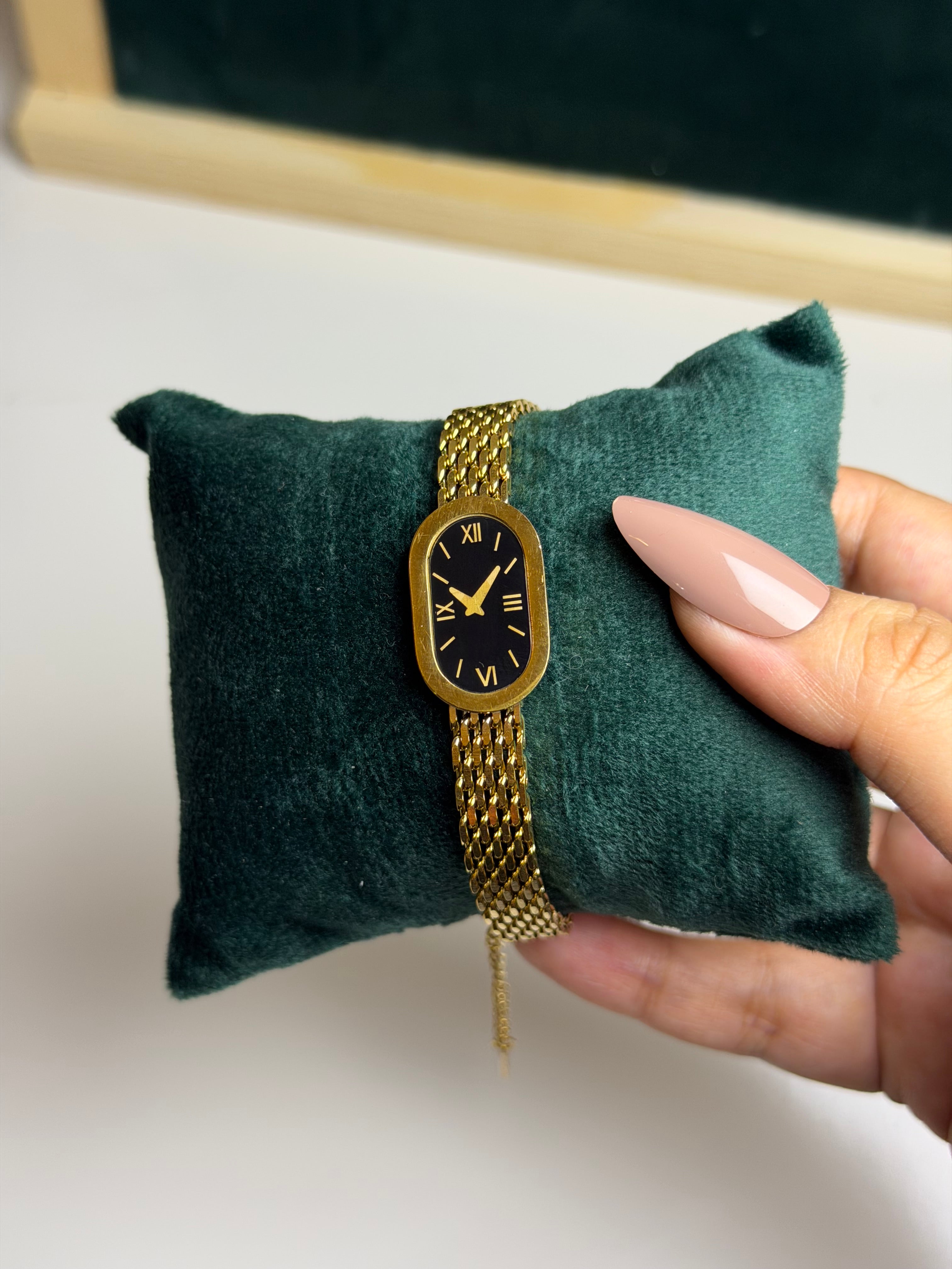 Elegant Gold Mesh Bracelet Watch (Non-Functional)