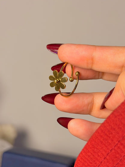 Daisy Flower Ring - Bloom Inspired Design