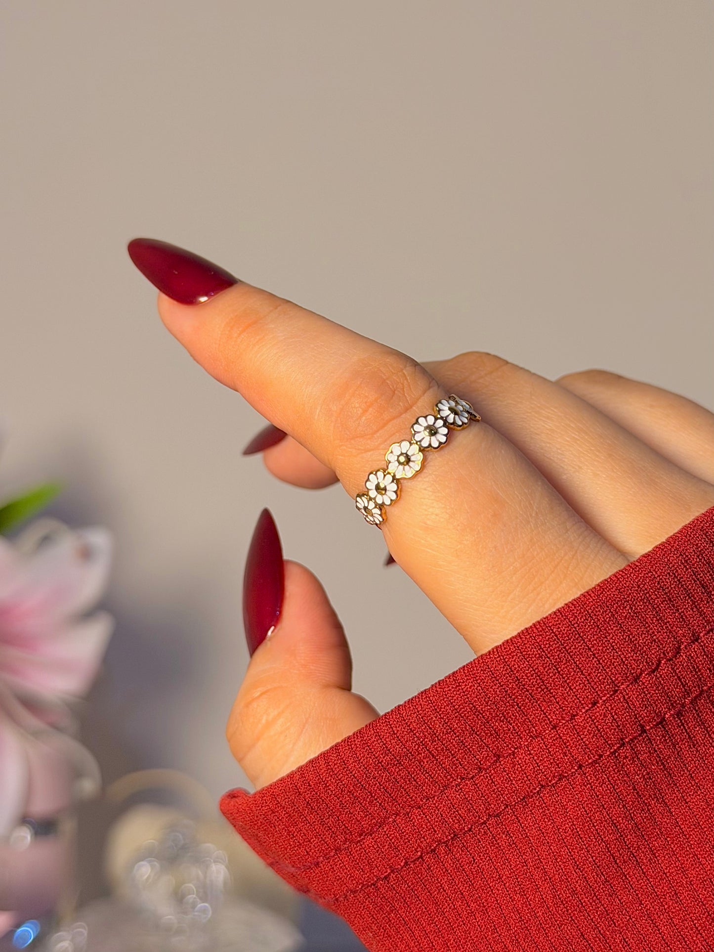 Dainty Daisy Flower Band Ring - Floral Everyday Stackable Ring
