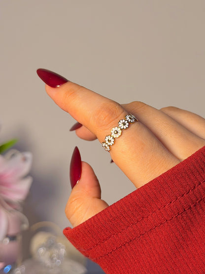 Dainty Daisy Flower Band Ring - Floral Everyday Stackable Ring