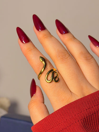 Sleek Snake Ring - Statement Design
