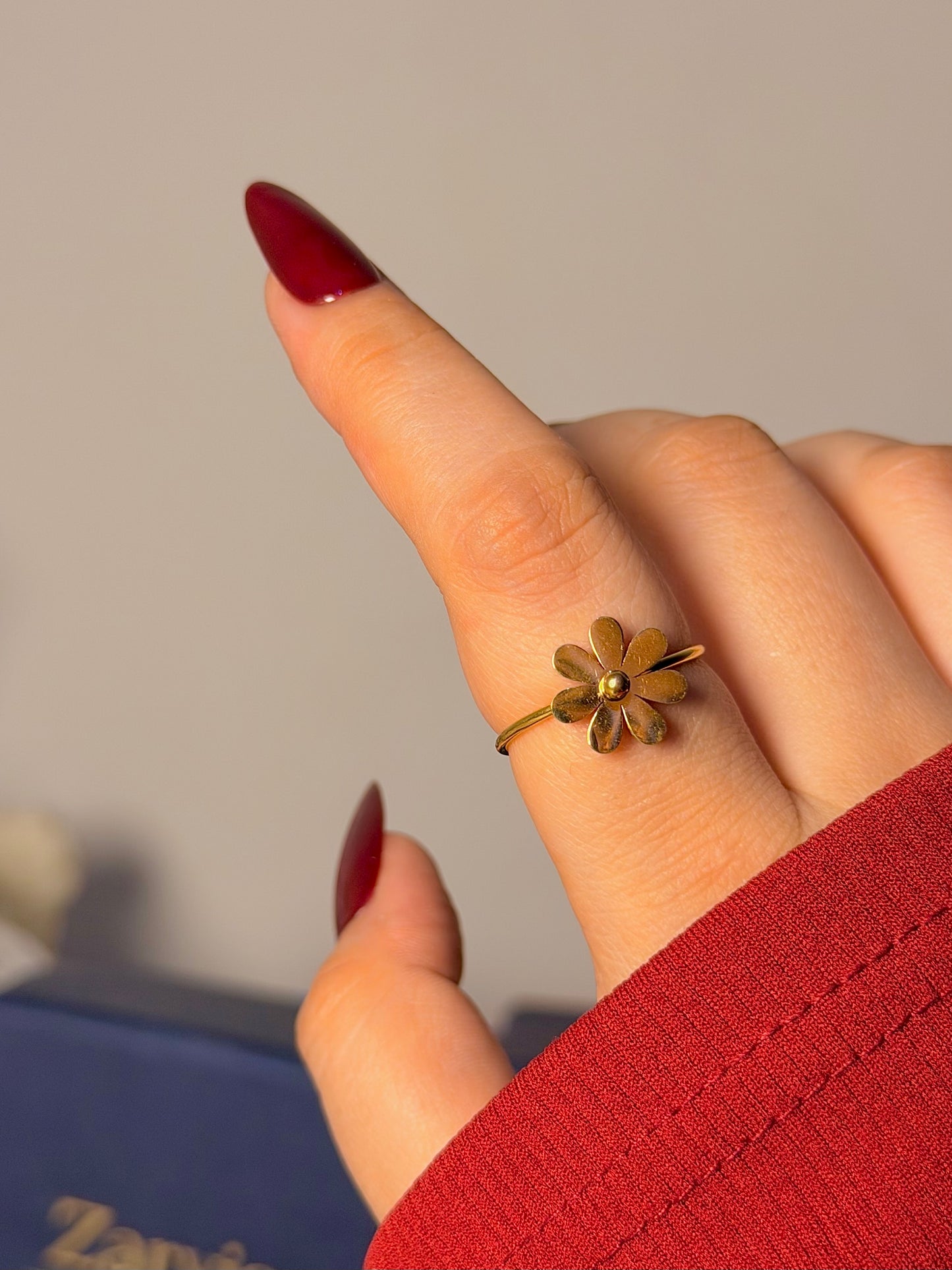 Daisy Flower Ring - Bloom Inspired Design