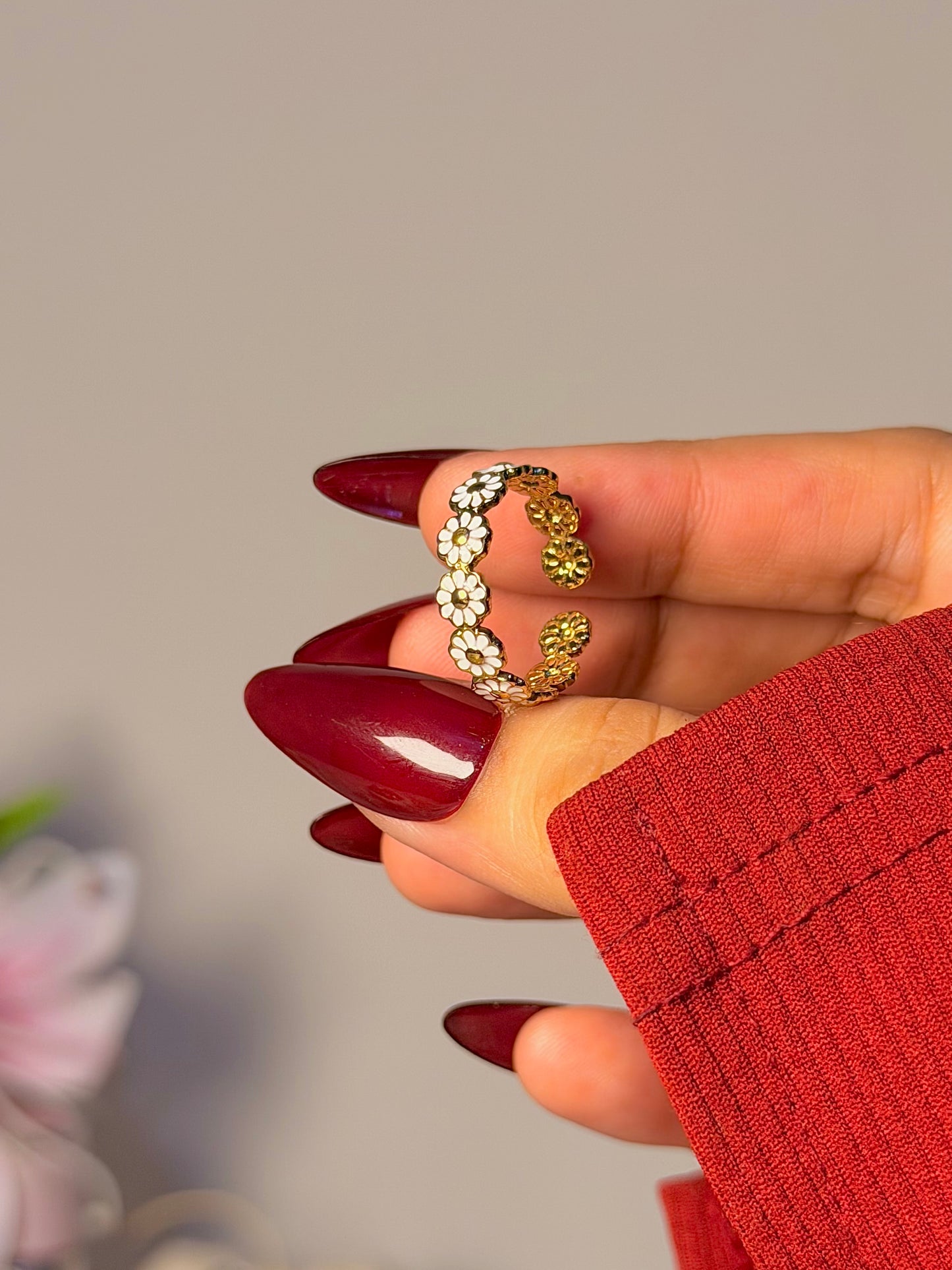 Dainty Daisy Flower Band Ring - Floral Everyday Stackable Ring