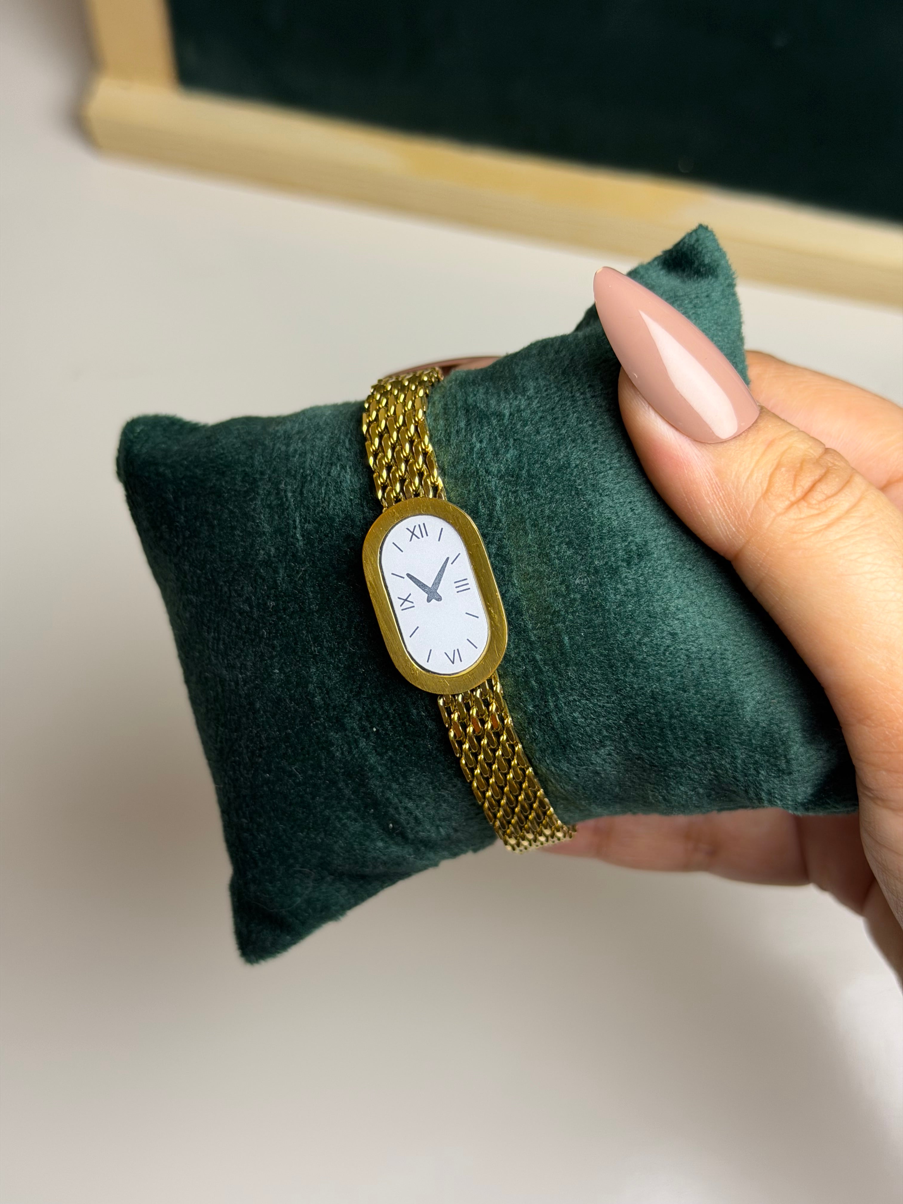 Gold Stainless Steel Bracelet Watch – Timeless White Dial