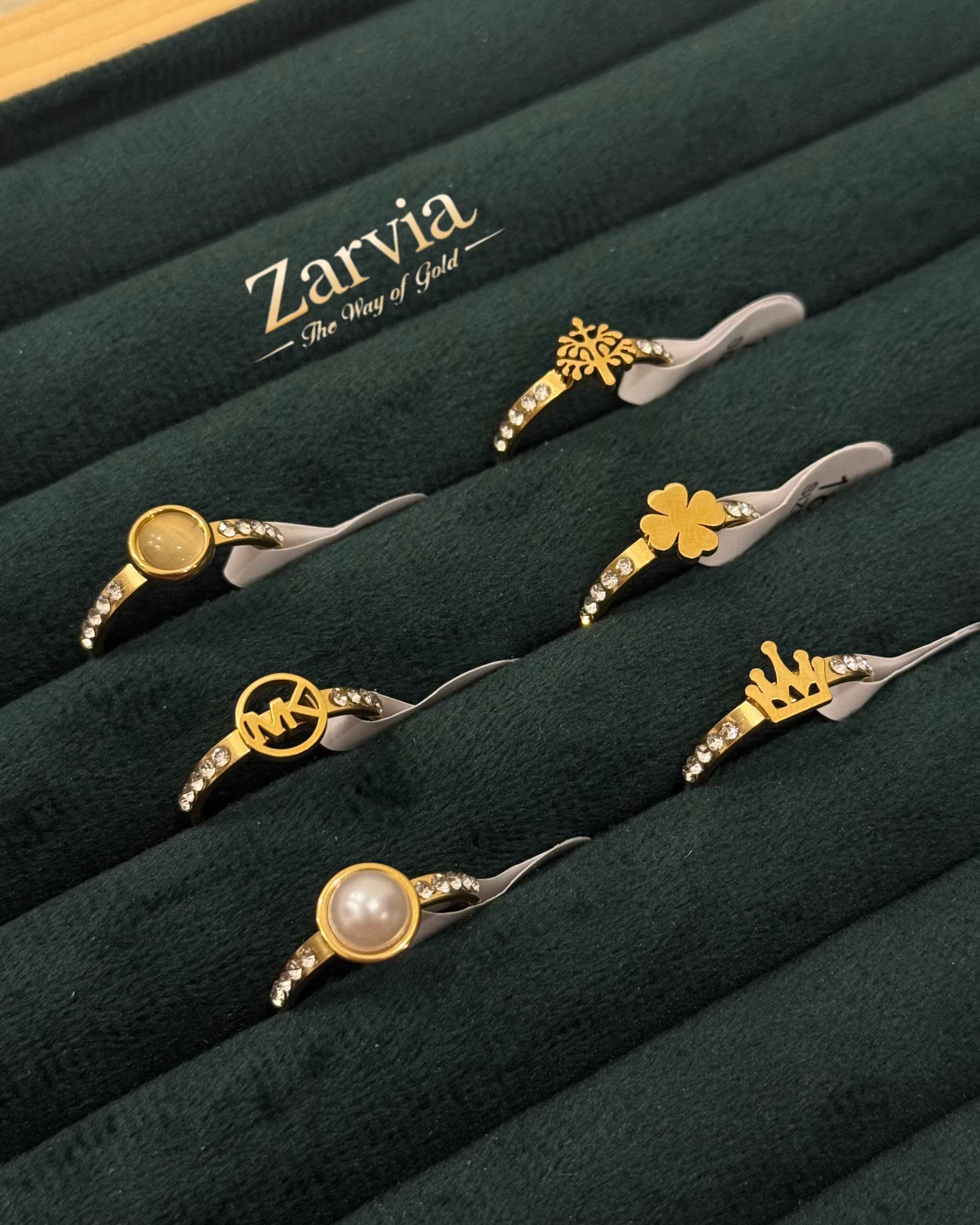 Pearl Ring with Rhinestones