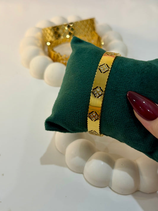 Luxury Statement Gold Bangle – Must-Have Accessory