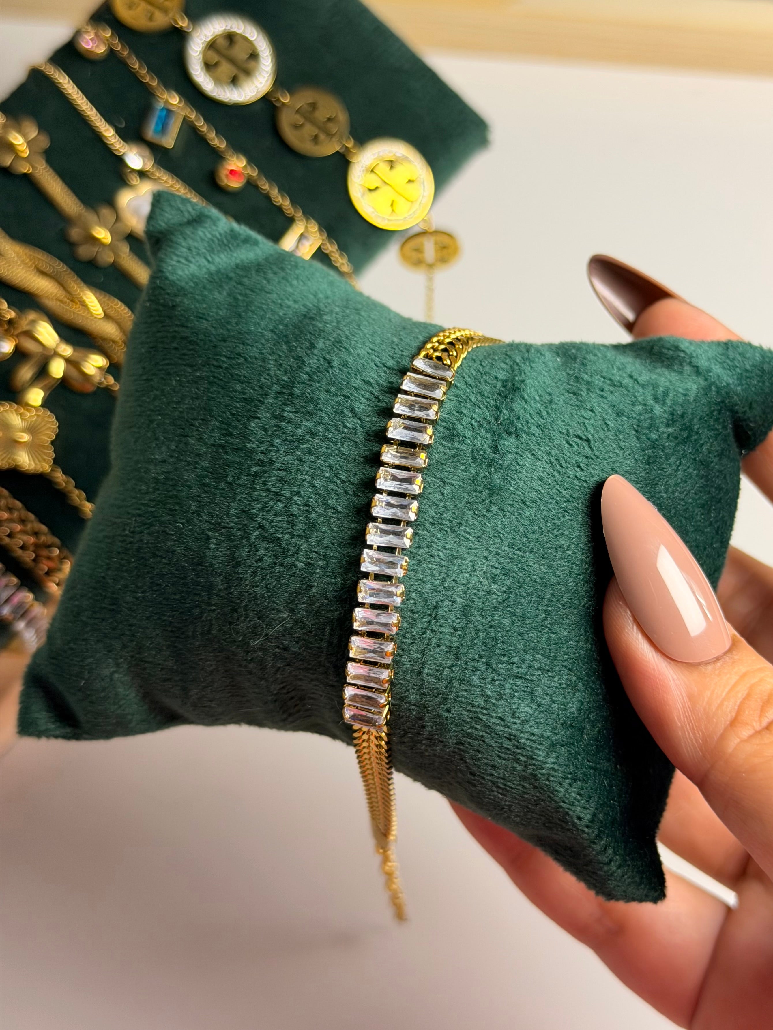 Elegant Gold & Crystal Chain Bracelet