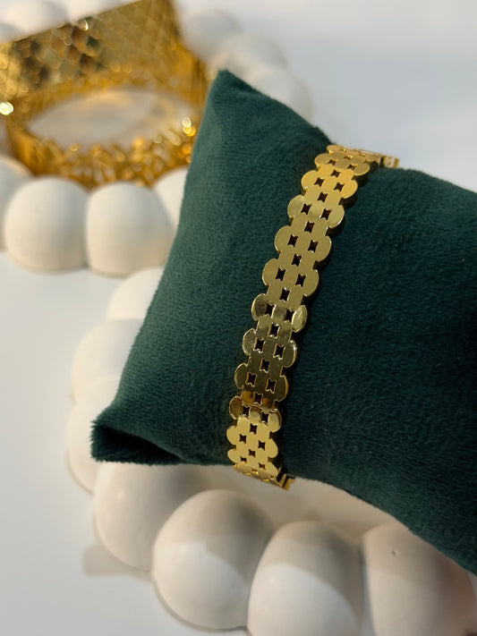 Elegant Gold Link Bracelet with Geometric Design