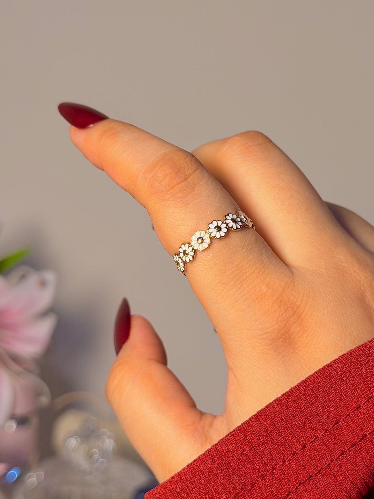 Dainty Daisy Flower Band Ring - Floral Everyday Stackable Ring