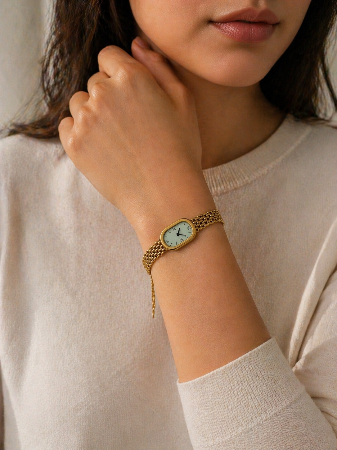 Elegant Gold Bracelet Watch - Timeless Luxury (Non-Functional)