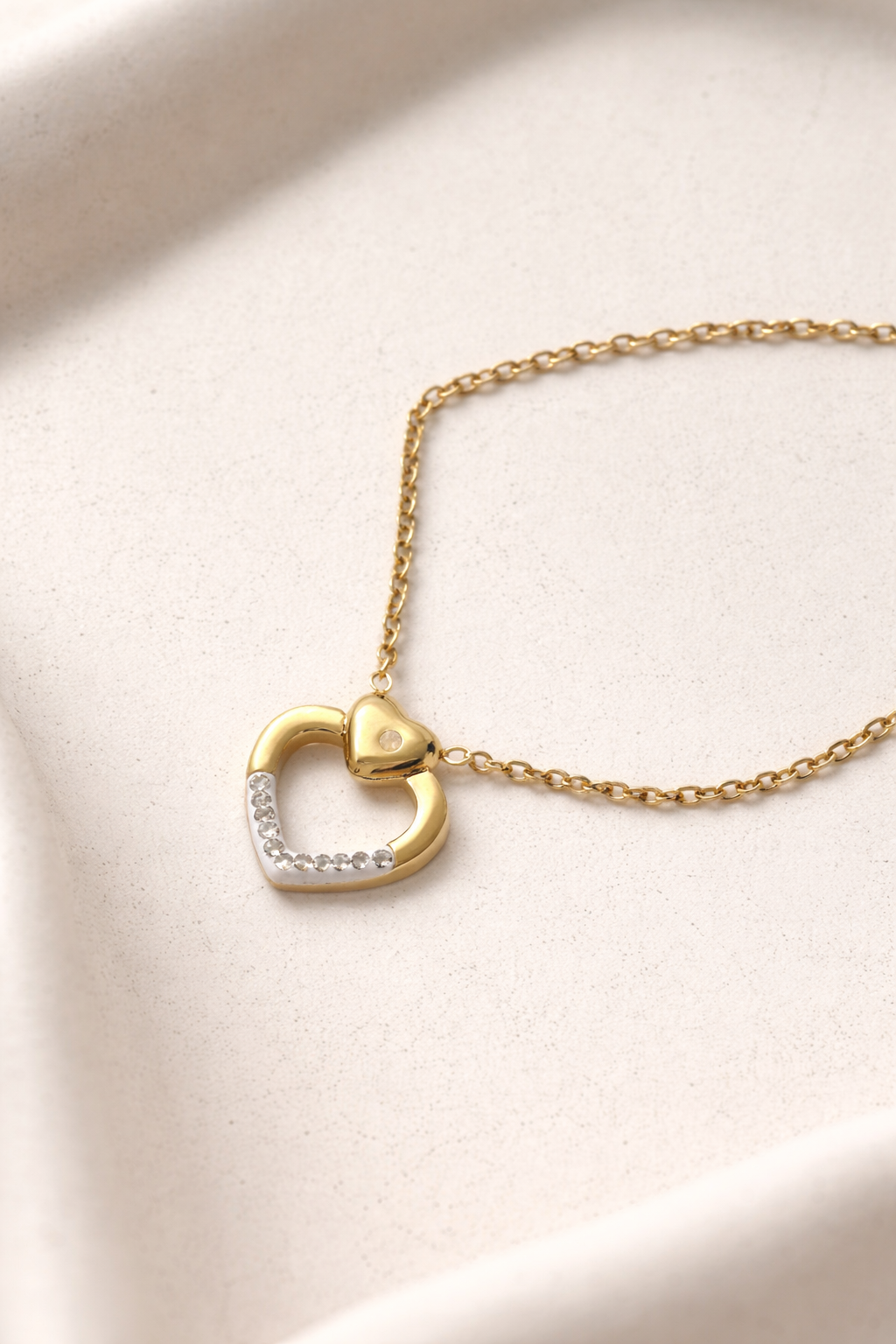 Elegant Rhinestone Heart Pendant Necklace