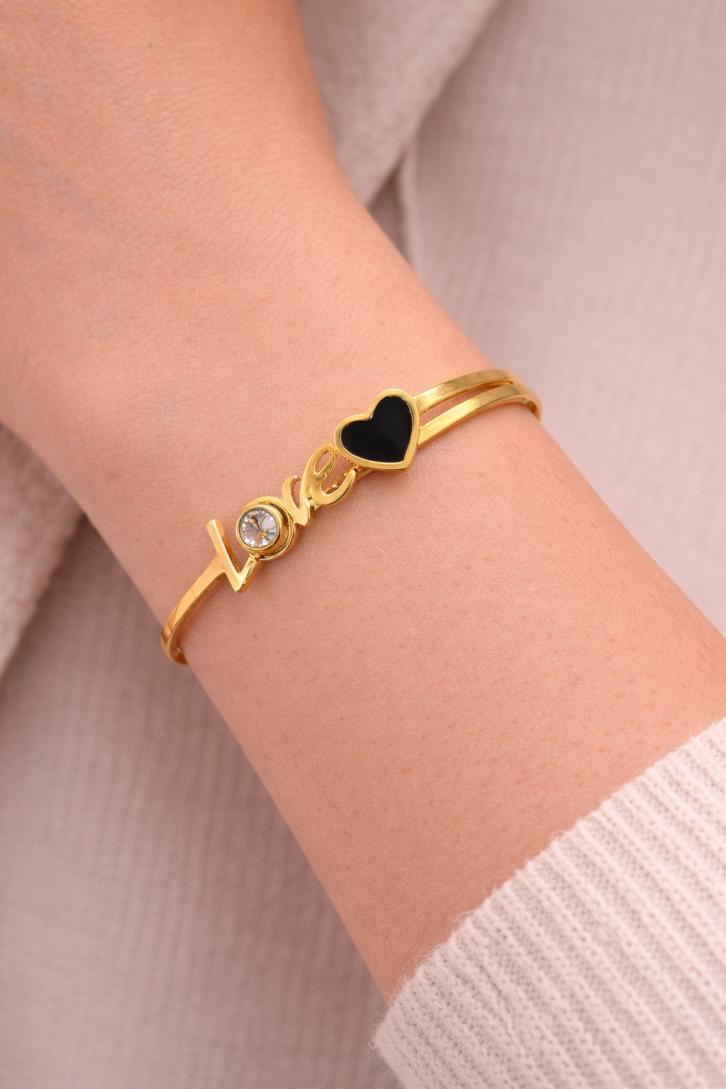Elegant Love Design Metal Bangle
