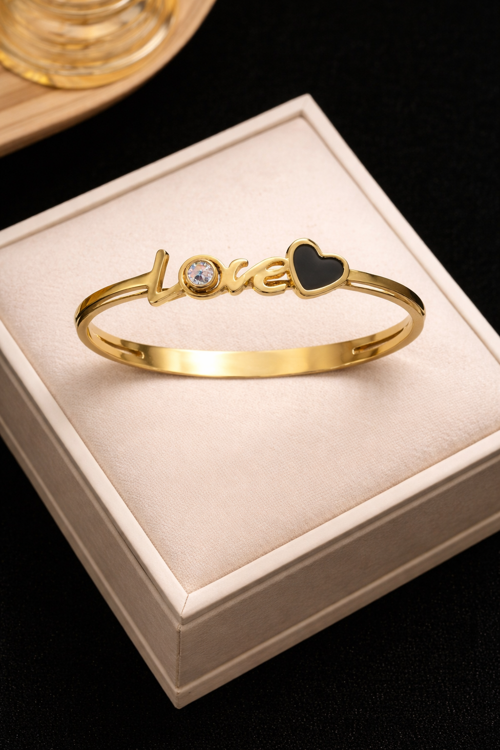 Elegant Love Design Metal Bangle