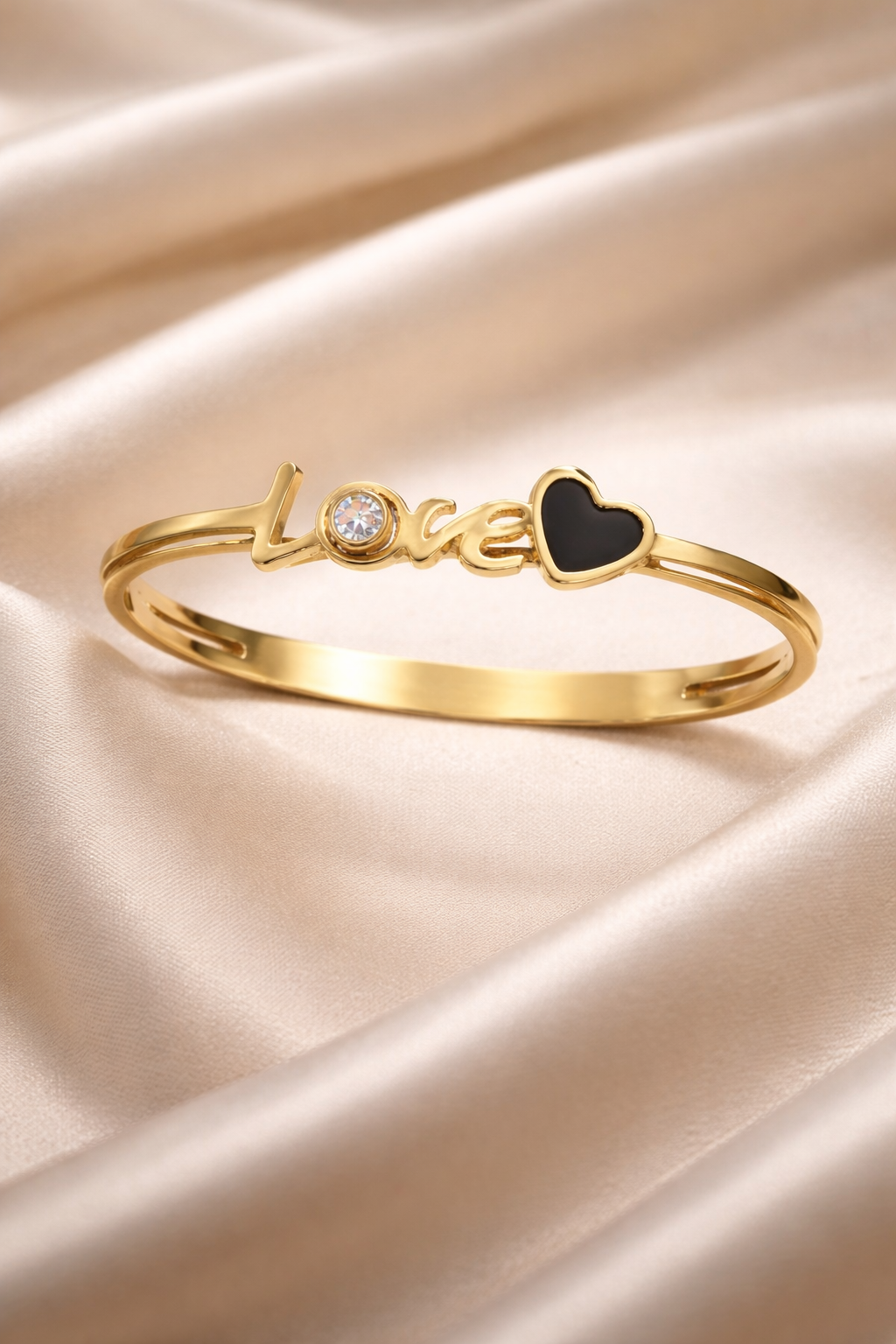 Elegant Love Design Metal Bangle