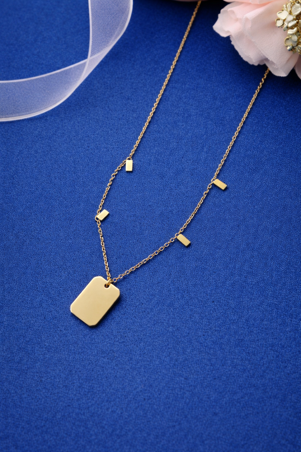 Golden Chain Pendant Necklace