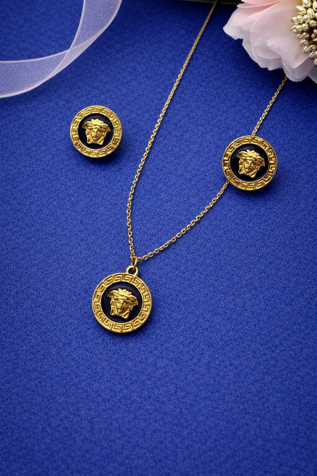 Golden Necklace & Ear Studs Set – Elegant Luxury Design