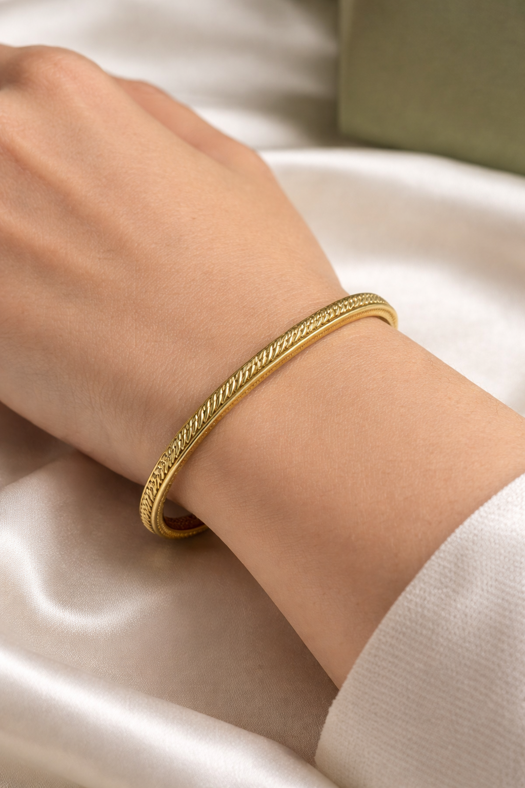 Sleek Golden Cuff Bracelet – Stainless Steel
