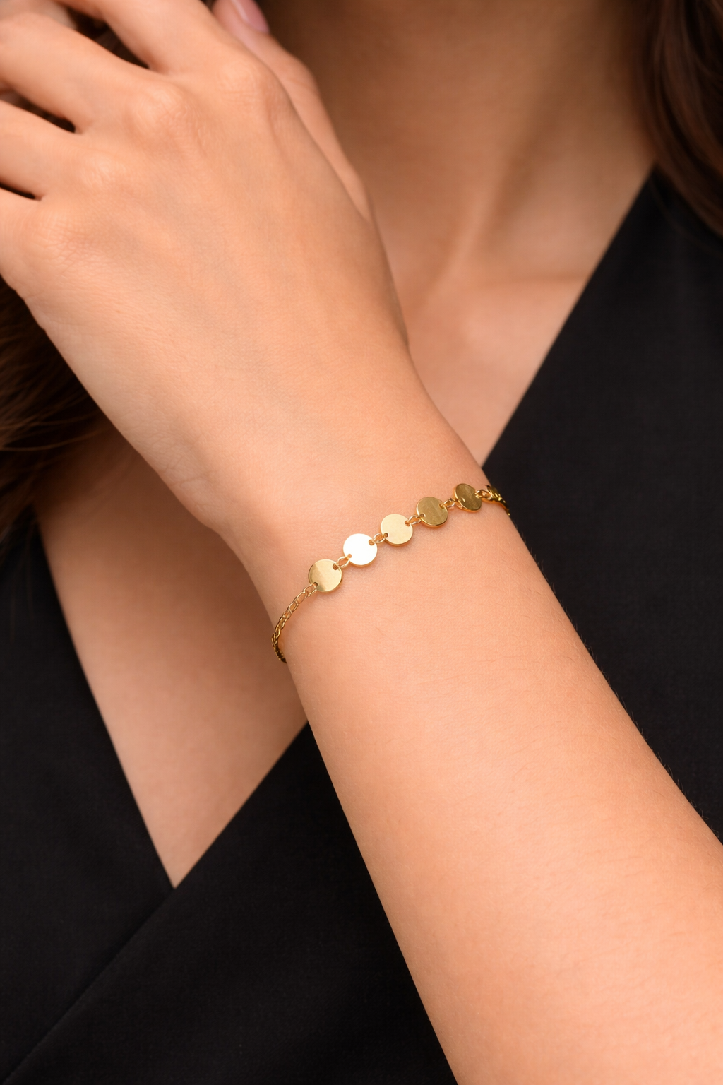 Gold Disc Charm Bracelet – Elegant Stainless Steel Bracelet