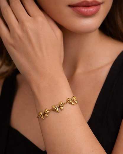 Gold Bow Charm Bracelet – Chic & Elegant