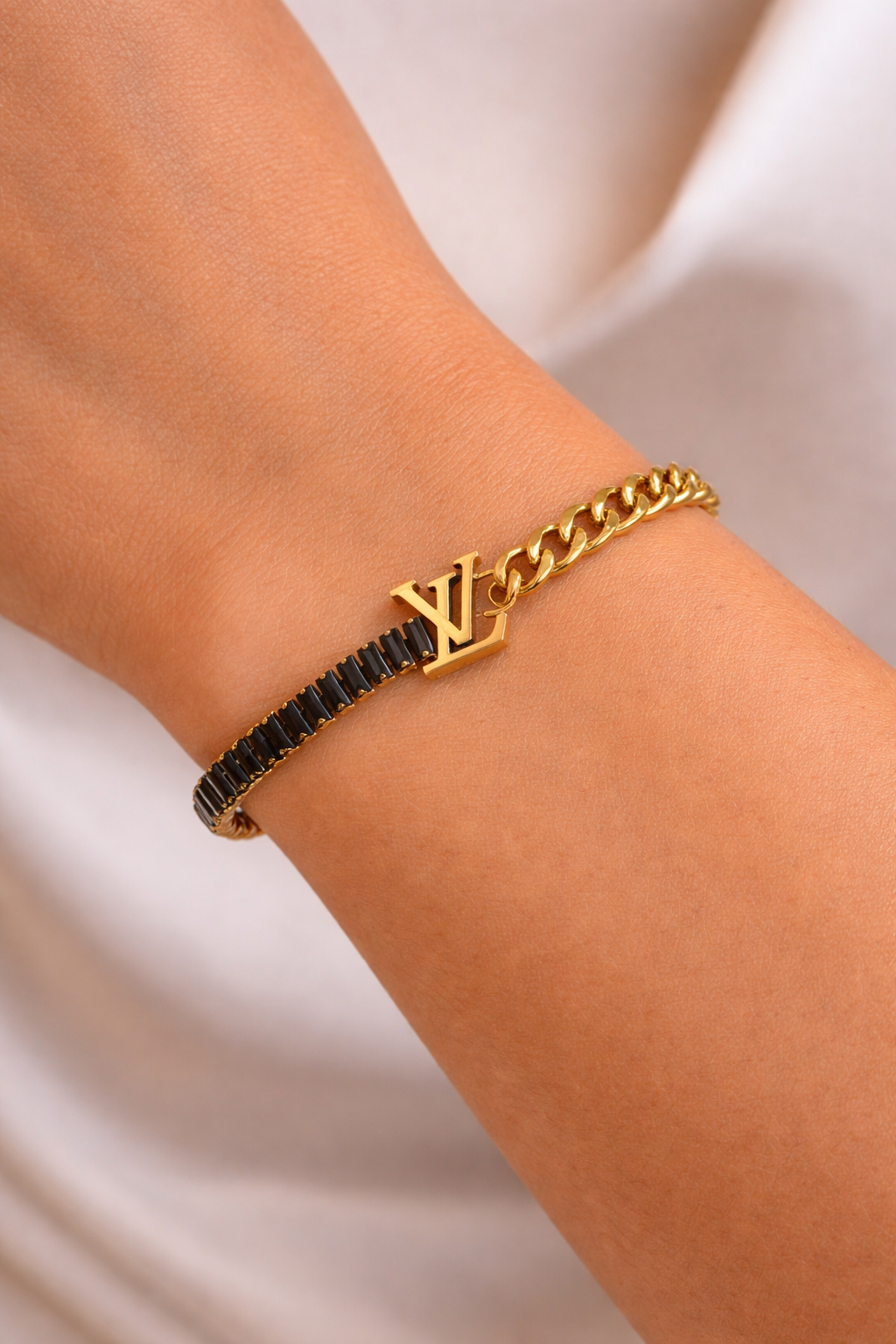 Stainless Steel Jewellery Set – Necklace, Bracelet & Ear Studs