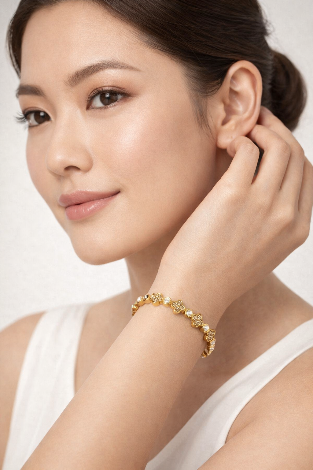 Floral Elegant Gold Bangle – Stainless Steel
