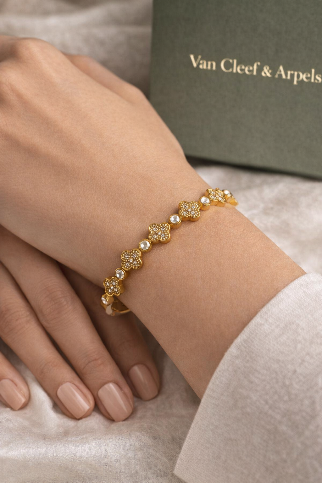 Floral Elegant Gold Bangle – Stainless Steel