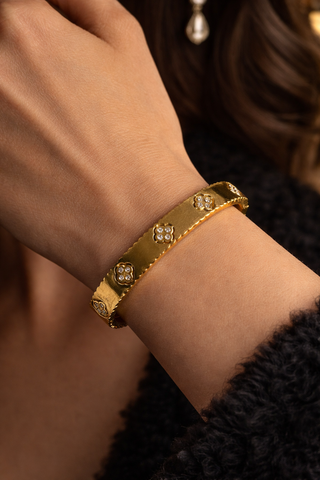Luxury Statement Gold Bangle – Must-Have Accessory