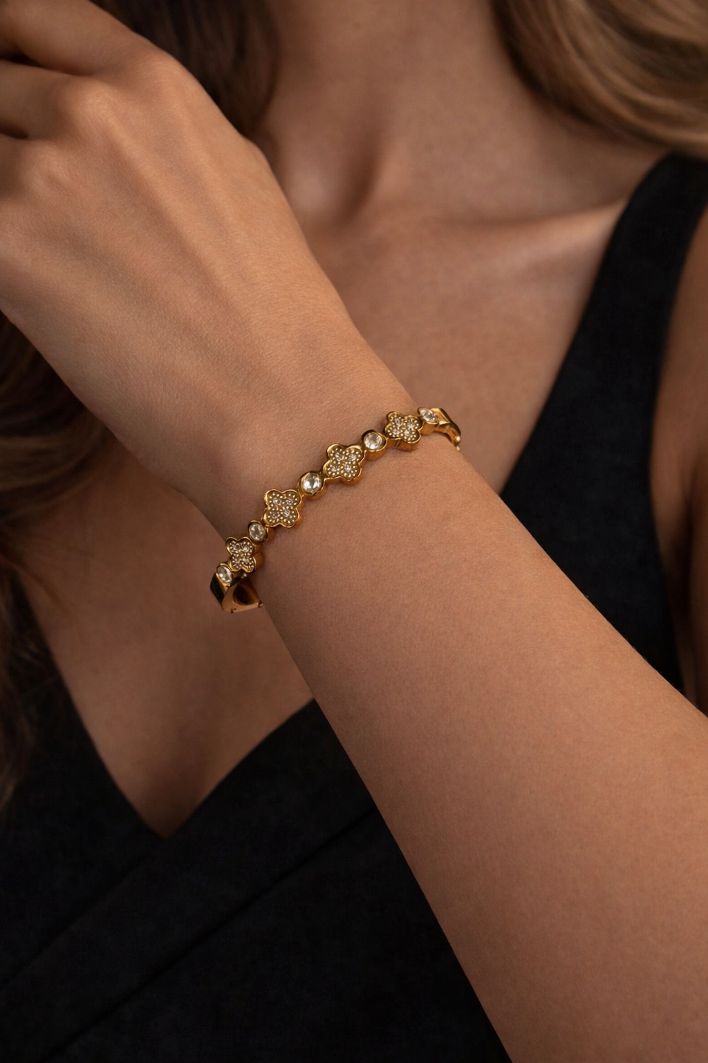 Floral Elegant Gold Bangle – Stainless Steel