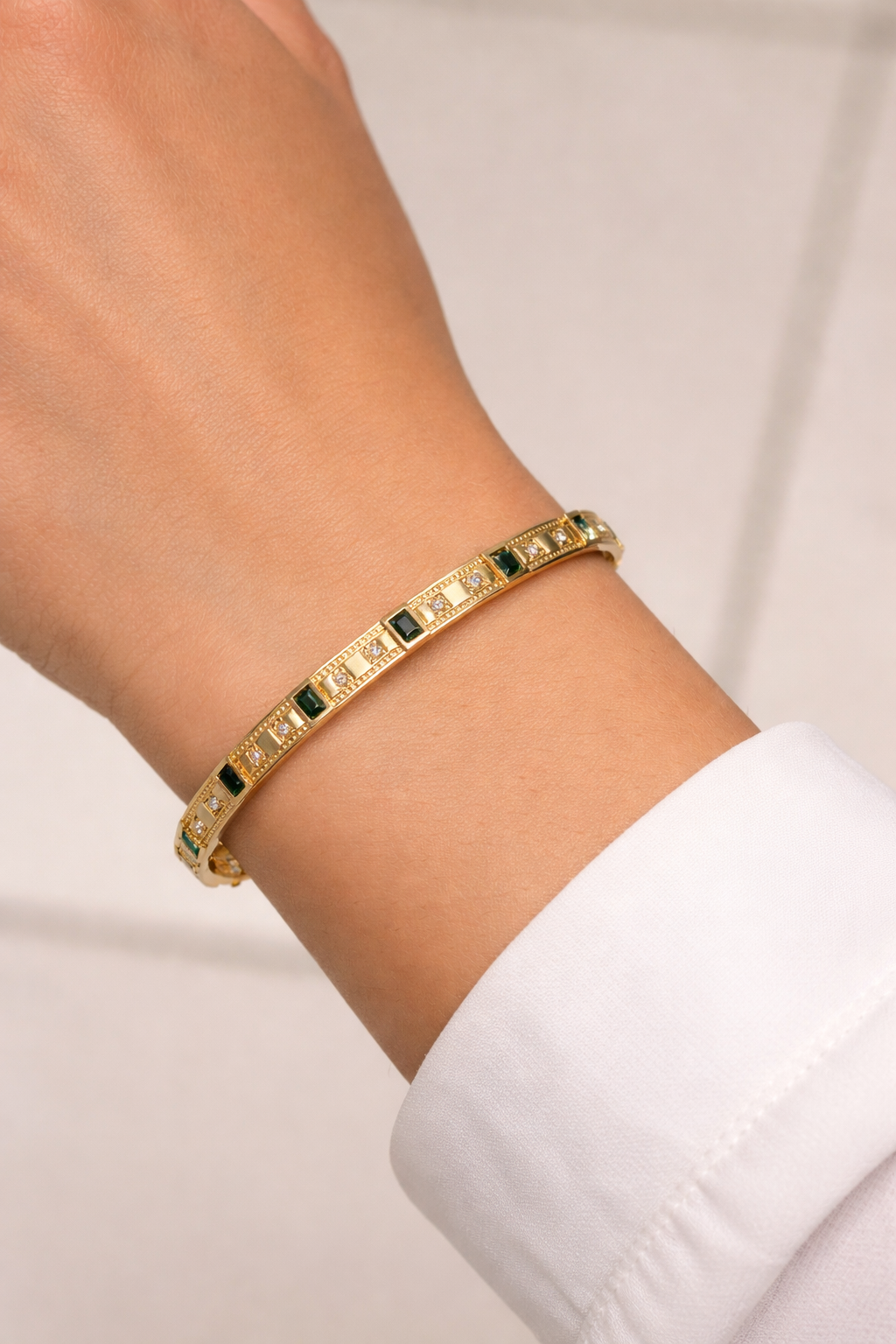 Elegant Gold Bangle with Sparkling Green Crystals – Luxe Stainless Steel