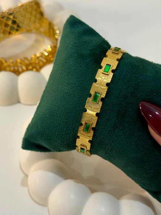 Chic Gold Bracelet with Emerald Tone Stones