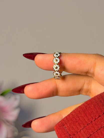 Dainty Daisy Flower Band Ring - Floral Everyday Stackable Ring