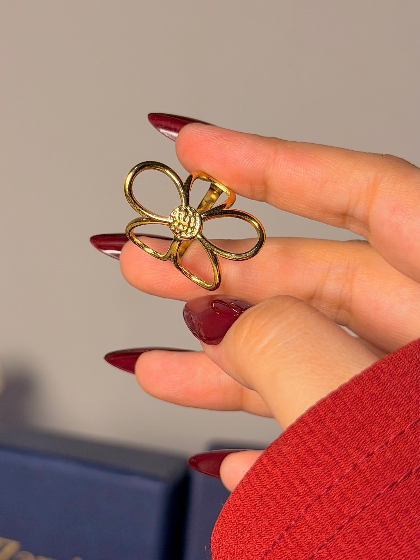 Open Flower Ring - Floral Outline Design