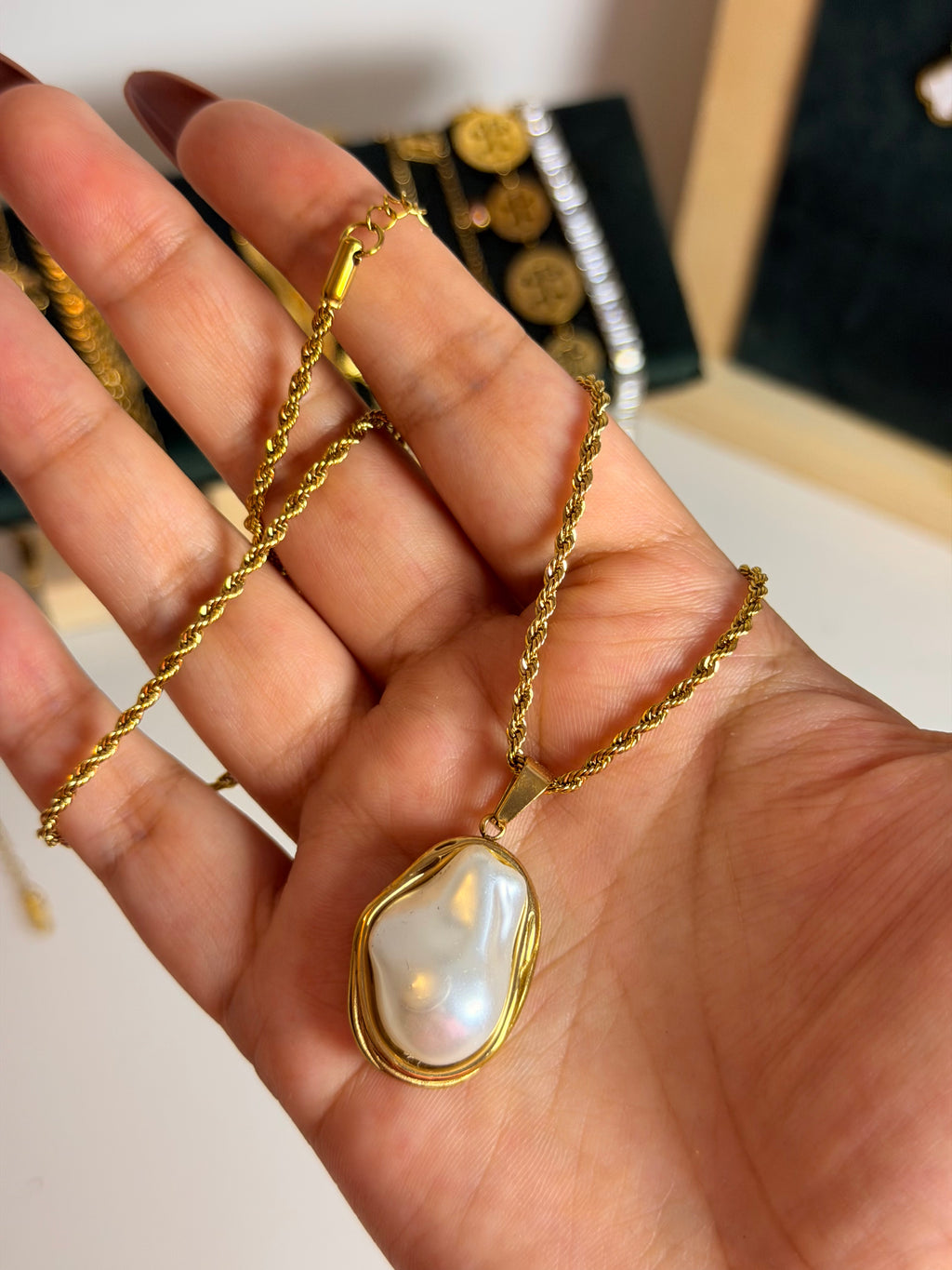 Pearl Gold Pendant Necklace