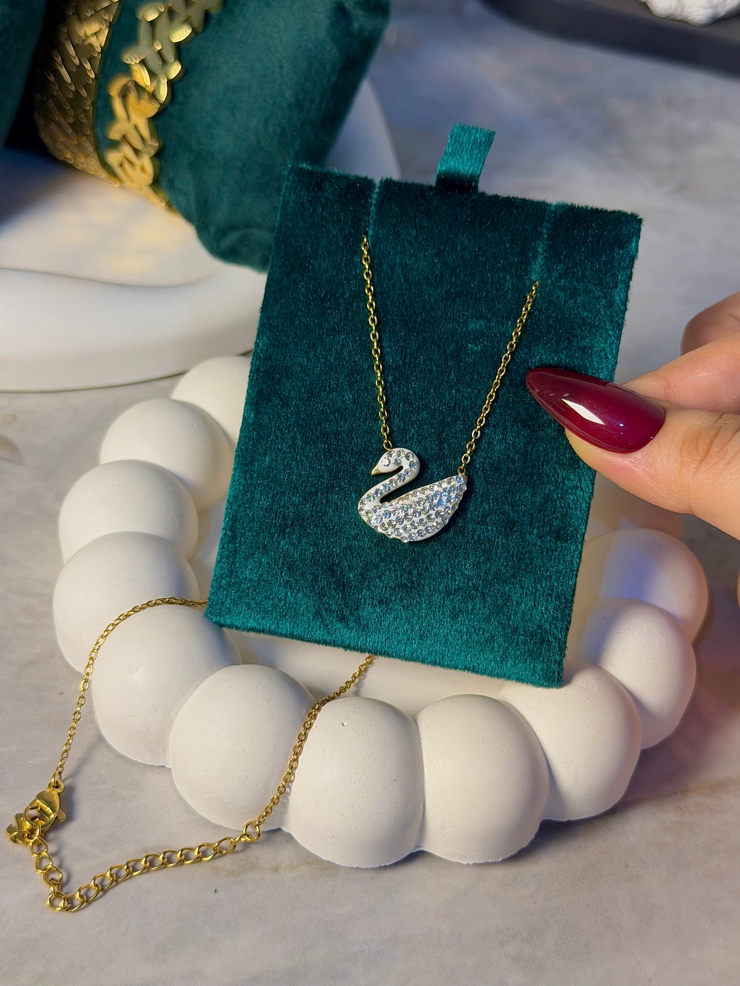 Elegant Swan Pendant Necklace
