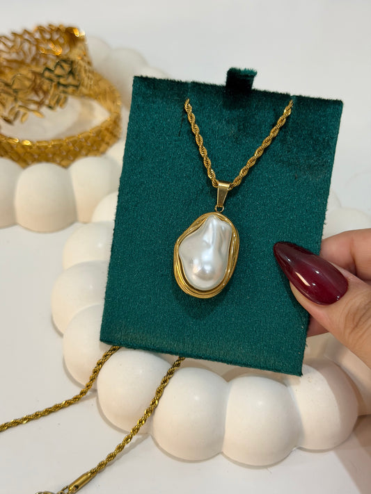 Pearl Gold Pendant Necklace