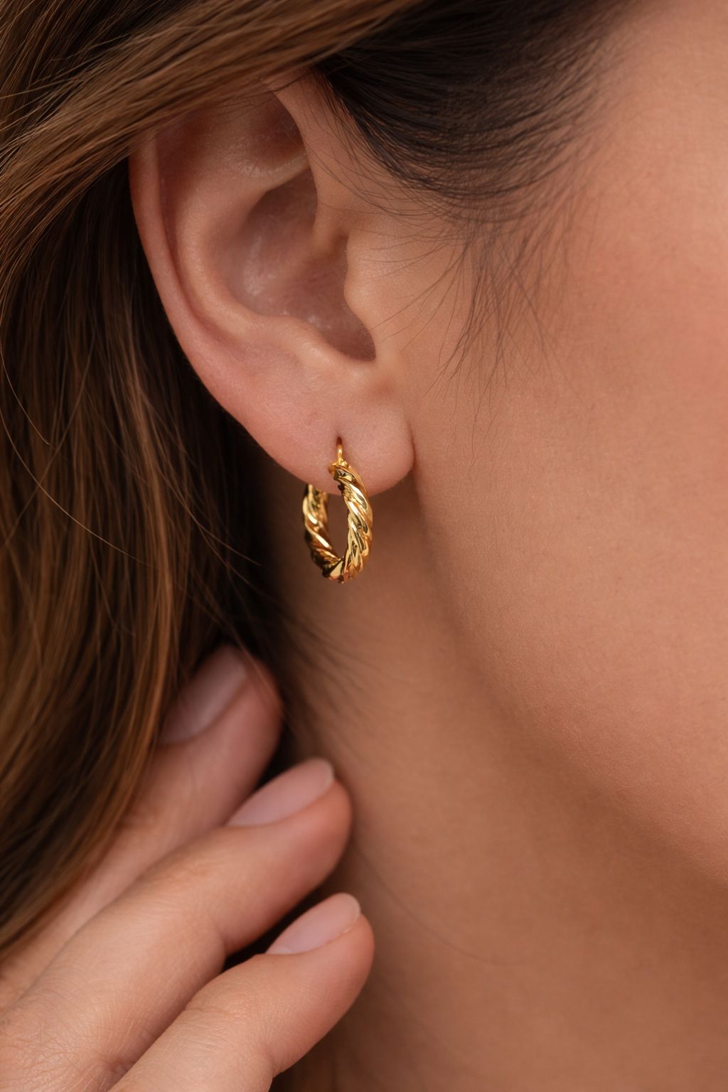 Minimal Twisted Hoop Earrings