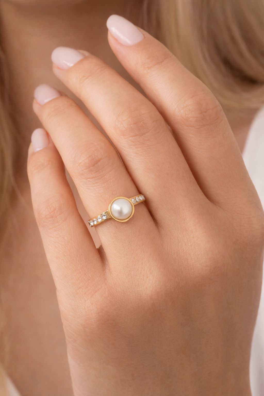 Pearl Ring with Rhinestones