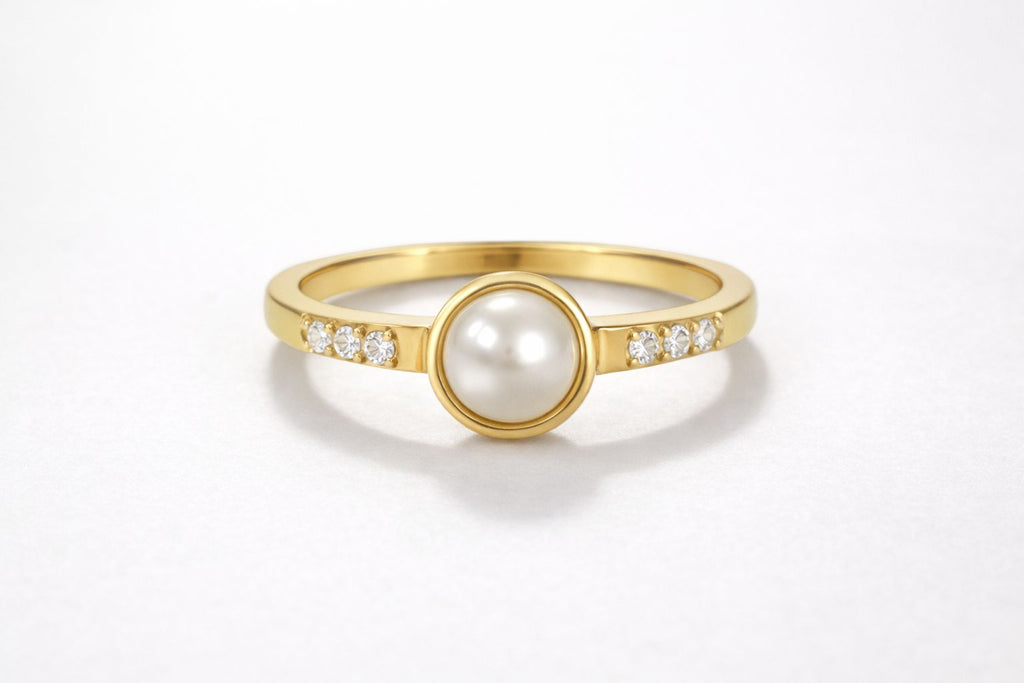 Pearl Ring with Rhinestones