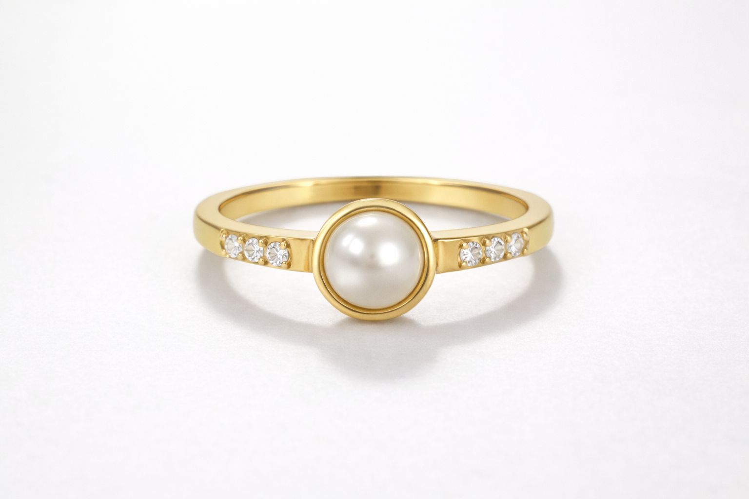 Pearl Ring with Rhinestones