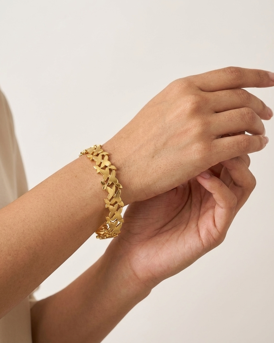 Luxury Leaf Design Bangle – Gold Finish Everyday Elegance